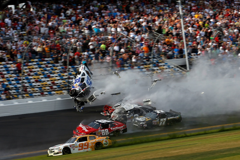Illustration for article titled A Collection Of Photos From NASCAR's Wild Day At Daytona